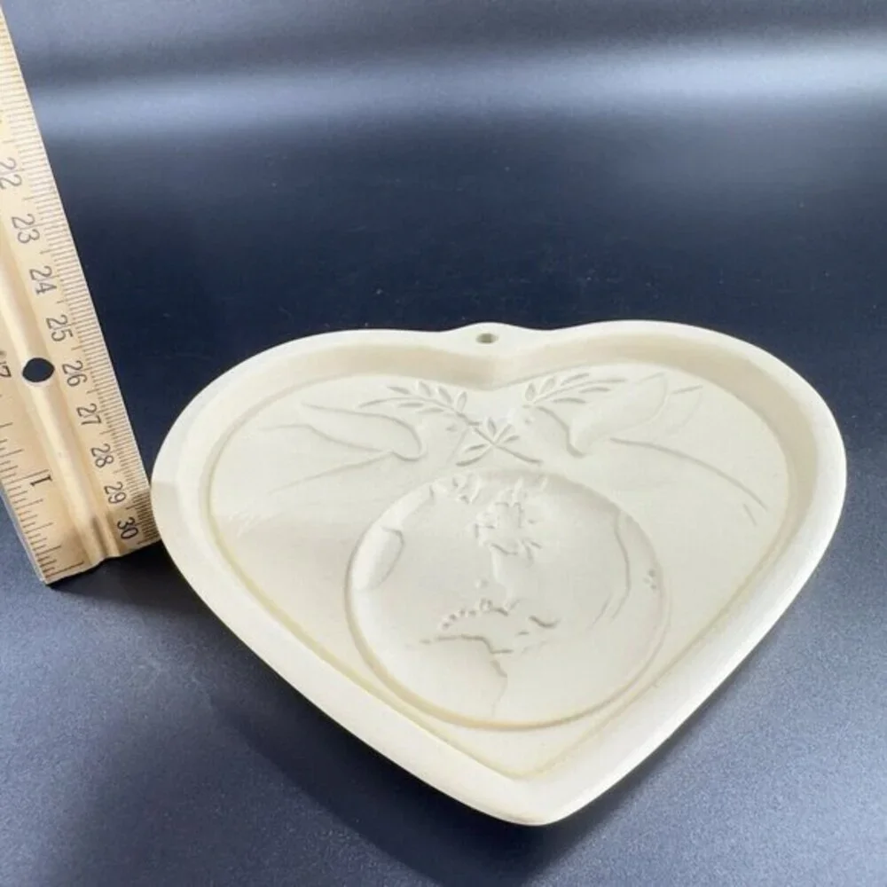 Pampered Chef Peace On‎ Earth Cookie Mold 2002 USA CERAMIC Family Heritage VTG